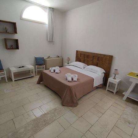 Sal.to nel blu Hotel Leverano Esterno foto